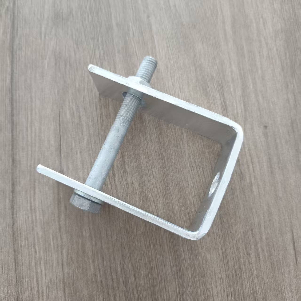 D型铁支架